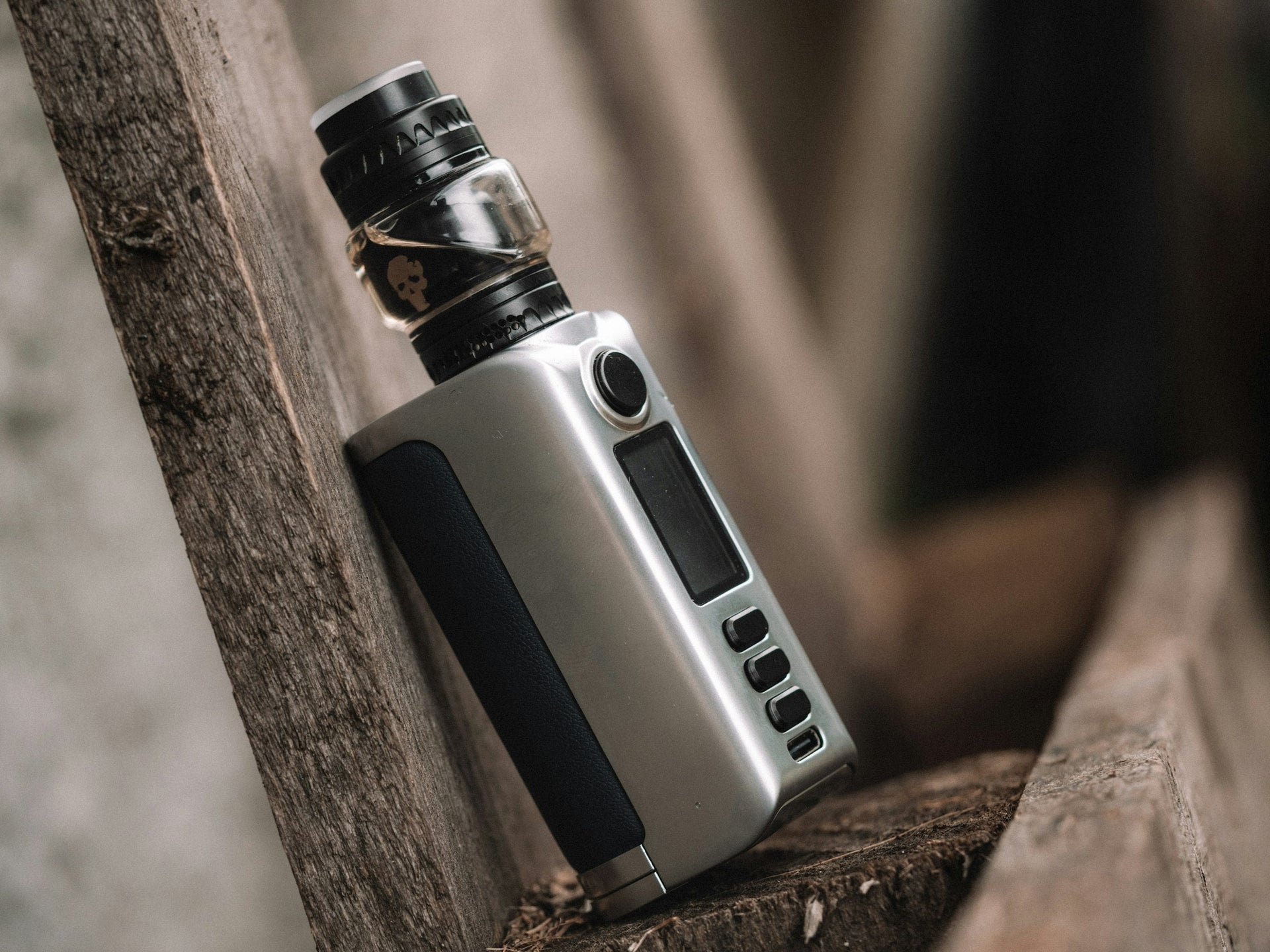 IVG Vapes vs HQD Glow Air 70K: Which Pod Kit Is Better?